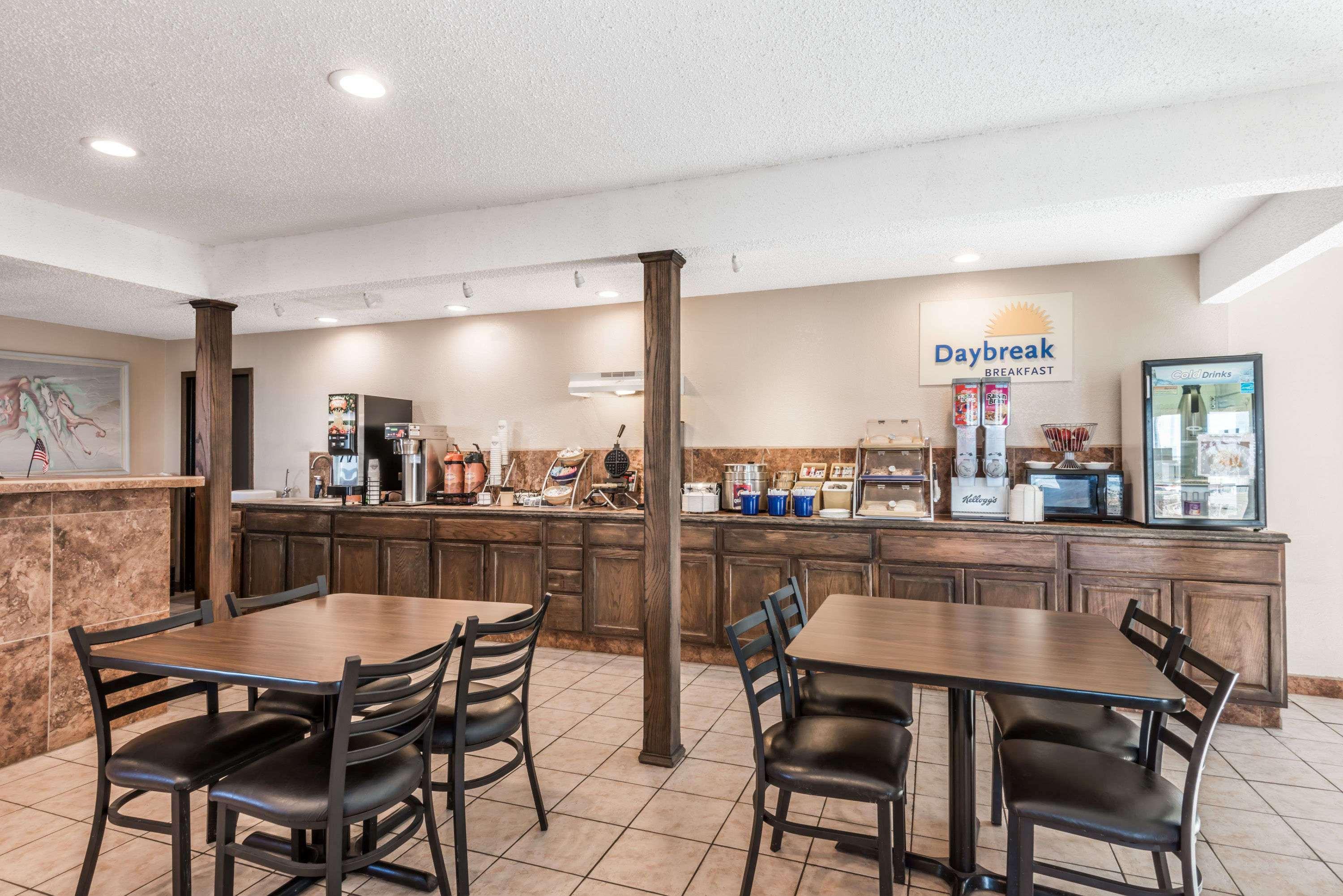Days Inn By Wyndham Russell Exterior foto